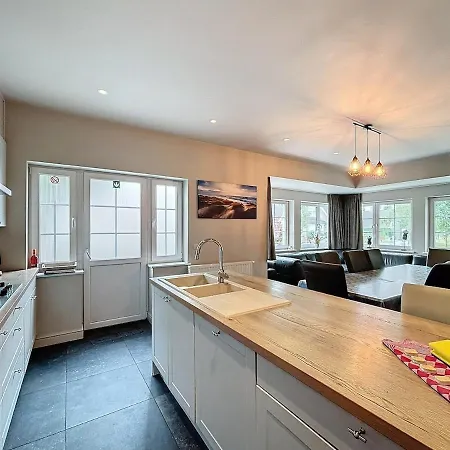 Horizon With Jacuzzi Close To Centre & Sea 12pers Villa Koksijde