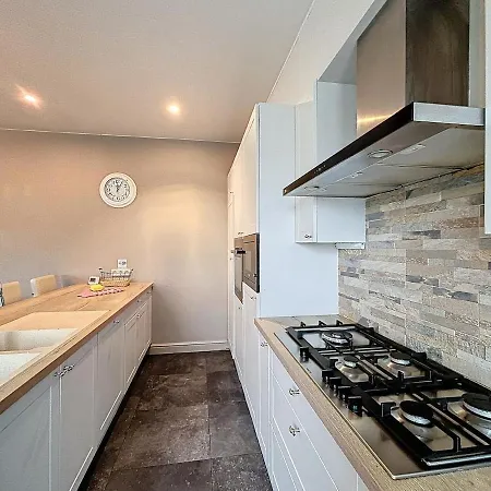 Villa Villa Horizon with jacuzzi close to centre&sea 12pers Koksijde